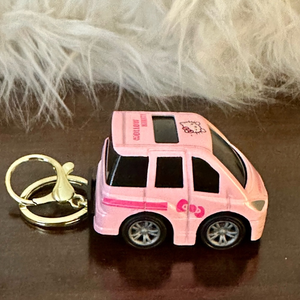 Hello kitty inspired keychain - Picture 4 of 6